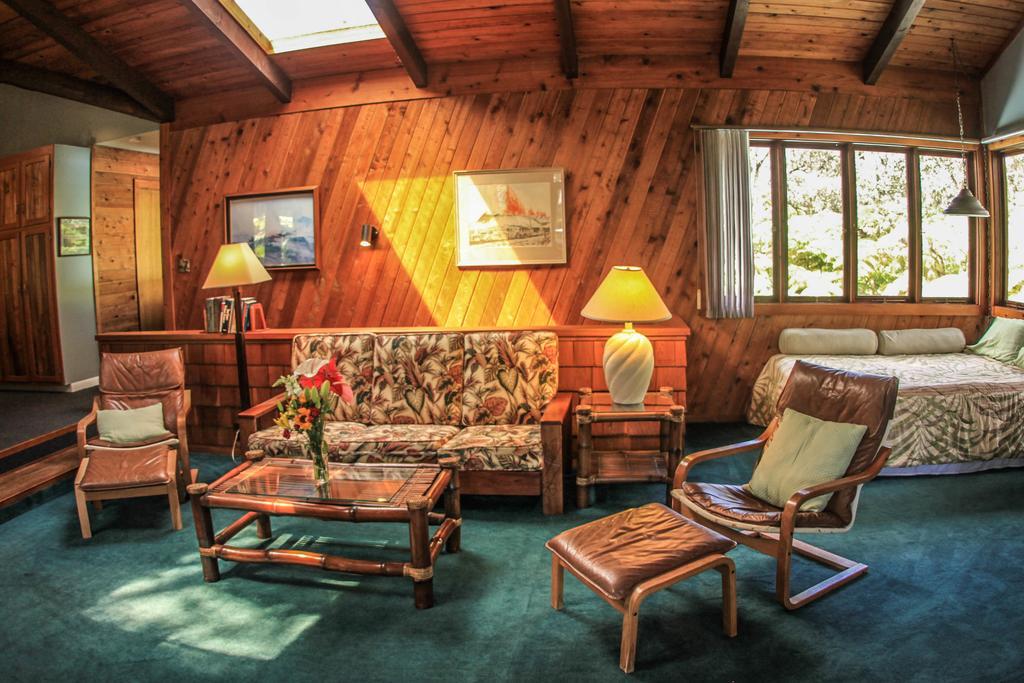 Volcano Village Lodge Room photo